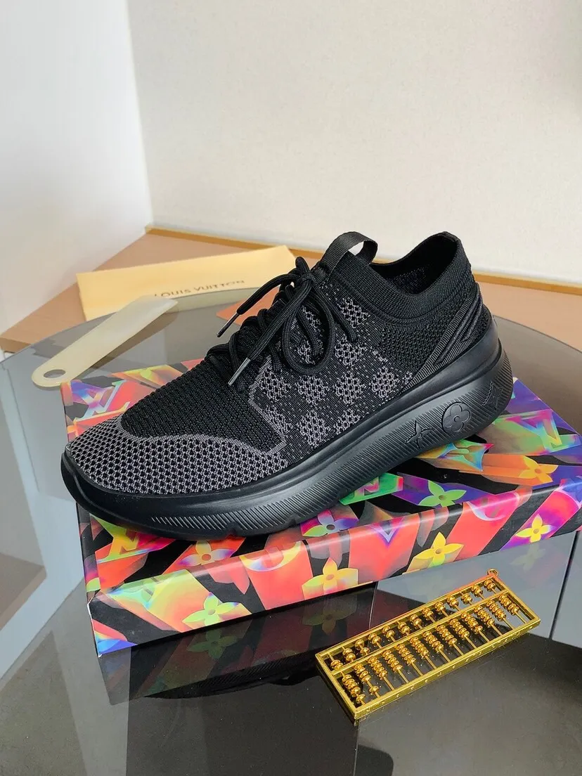 Factory price 460. LV* Louis Vuitton ~ Brand new low-top men's socks shoes 👟, made of special elastic knitted fabric consistent with the high-end original version, thickened and thickened to ensure practicality and wrinkle resistance in many seasons, and they will never deform or become loose after repeated stretching! It feels light and comfortable on your feet! Size: 38-45 (45 is custom-made and cannot be returned or exchanged)